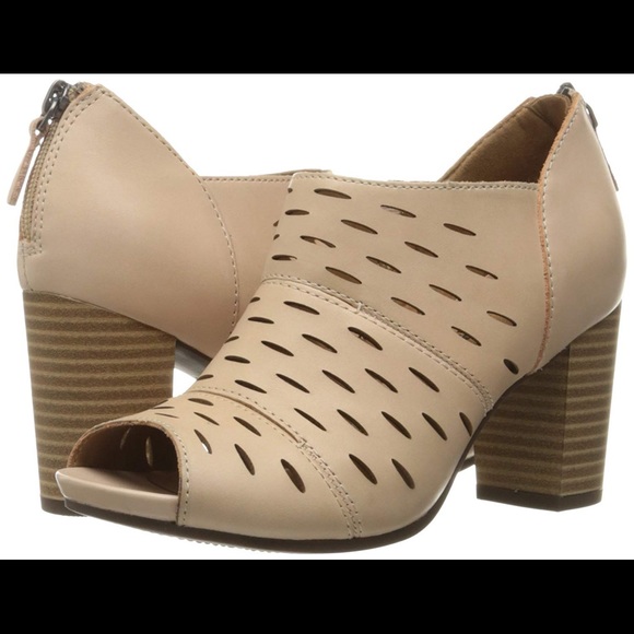 Clarks Shoes - Clark’s Banoy Takala Dress Sandals, Nude Leather